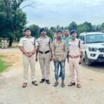 भारी बारिश में भीगते हुए एनएसयूआई कोरबा ने NEET परीक्षा धांधली के विरोध में निकाली मसाल रैली…!